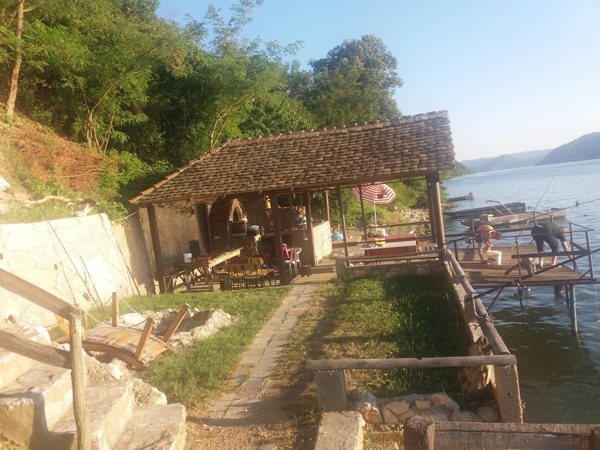 Chalet Ljubicine Kolibe Golubinje ภายนอก รูปภาพ